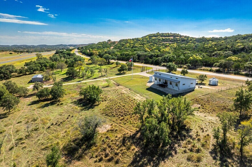 609 FM 289, Comfort, TX à vendre - Photo du bâtiment - Image 2 de 18