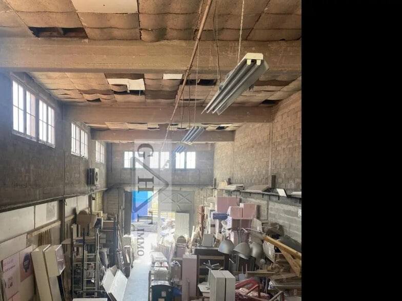 Industrial in Montreuil for sale - Interior Photo - Image 2 of 7