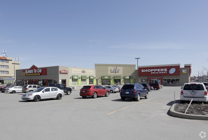 17555 Yonge St, Newmarket, ON à vendre - Photo principale - Image 1 de 1