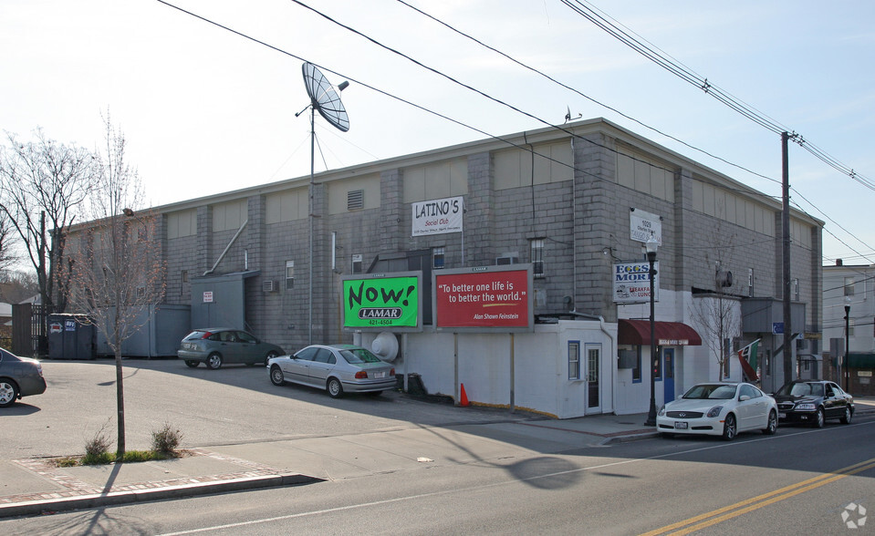 1029 Charles St, Providence, RI for sale - Primary Photo - Image 1 of 1