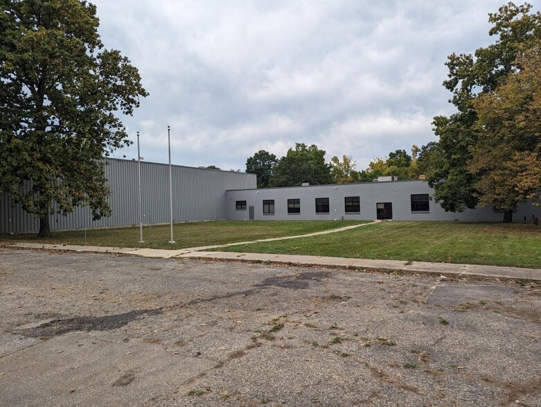 126 Avenue C, Springfield, MI à louer - Photo du bâtiment - Image 1 de 12