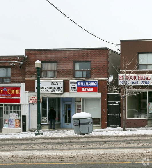 2542-2544 Eglinton Ave W, Toronto, ON à vendre - Photo du bâtiment - Image 2 de 2