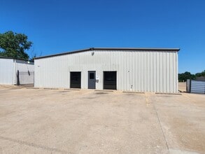 7605 E 11th St, Tulsa, OK à louer Photo du bâtiment- Image 1 de 8