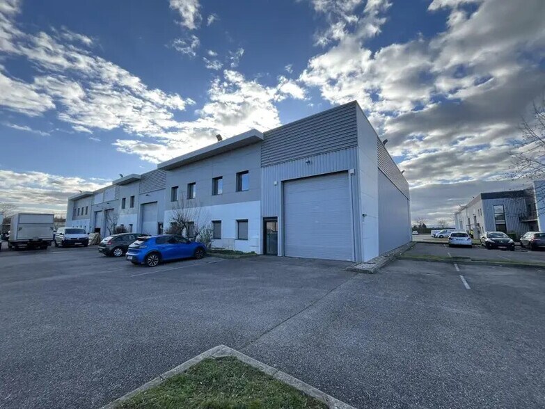 Flex in Saint-Priest for lease - Building Photo - Image 2 of 21