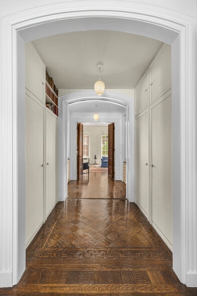 23 E 73rd St, New York, NY for lease - Building Photo - Image 3 of 3