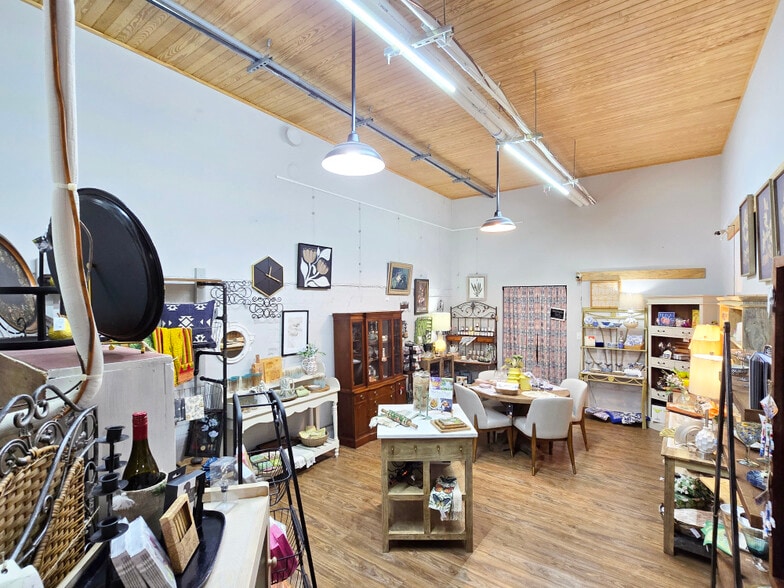 223 Middle St, New Bern, NC for sale - Interior Photo - Image 2 of 7