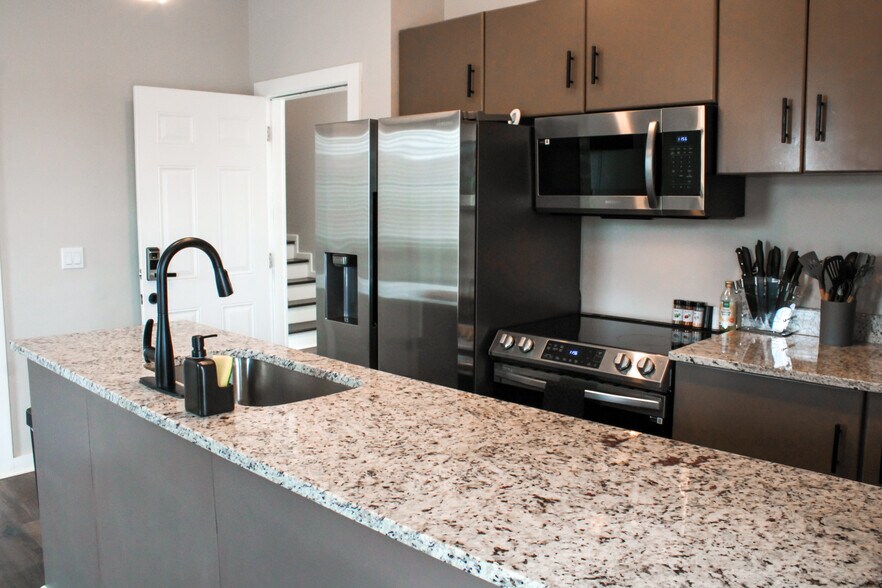 1807 Logan Ave, Knoxville, TN à vendre - Photo du bâtiment - Image 3 de 37