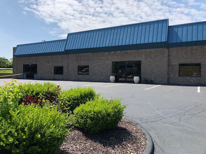 11466 Schenk Dr, Maryland Heights, MO for lease - Building Photo - Image 2 of 2