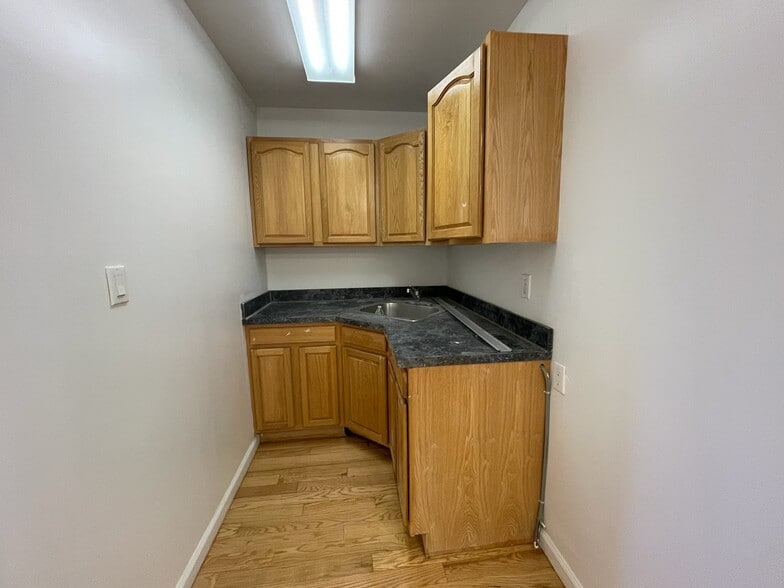 41-13 149th Pl, Flushing, NY for lease - Building Photo - Image 3 of 9