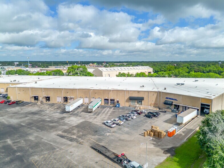 580-586 N Beach St, Fort Worth, TX à louer - Photo du bâtiment - Image 3 de 9