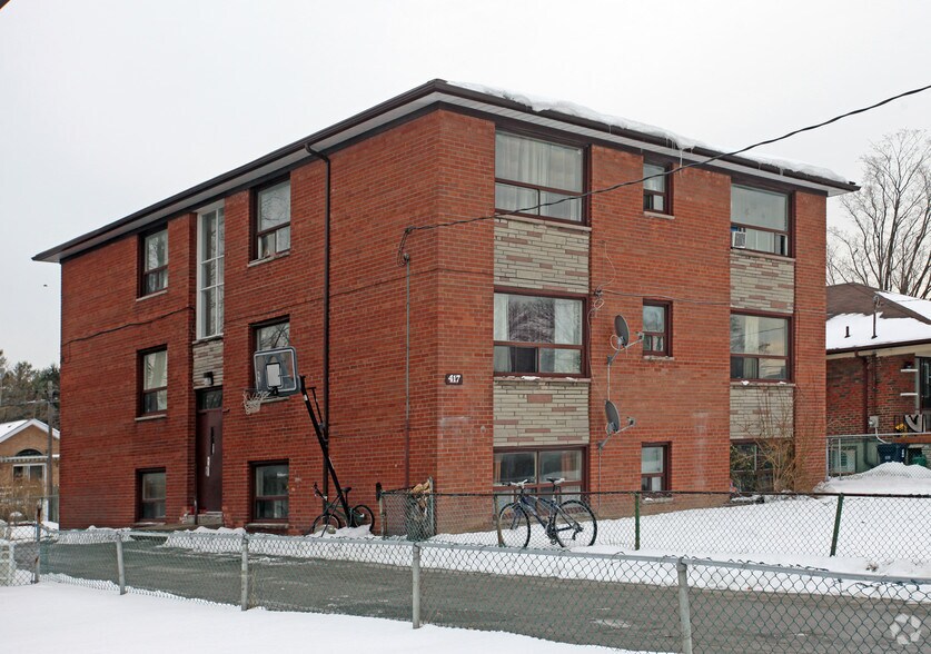 Immeuble residentiel dans Toronto, ON à vendre - Photo principale - Image 1 de 1