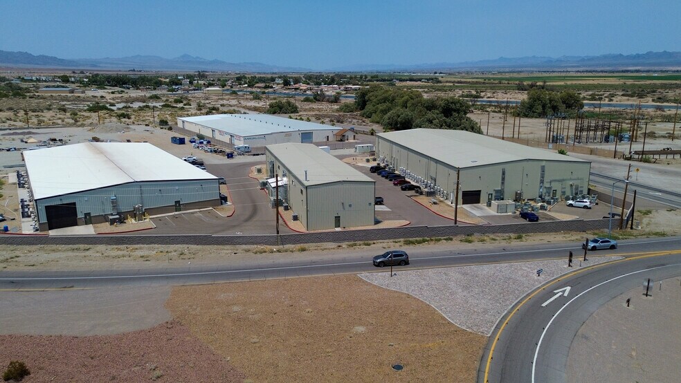 3241 Needles Hwy, Needles, CA for lease - Building Photo - Image 2 of 3