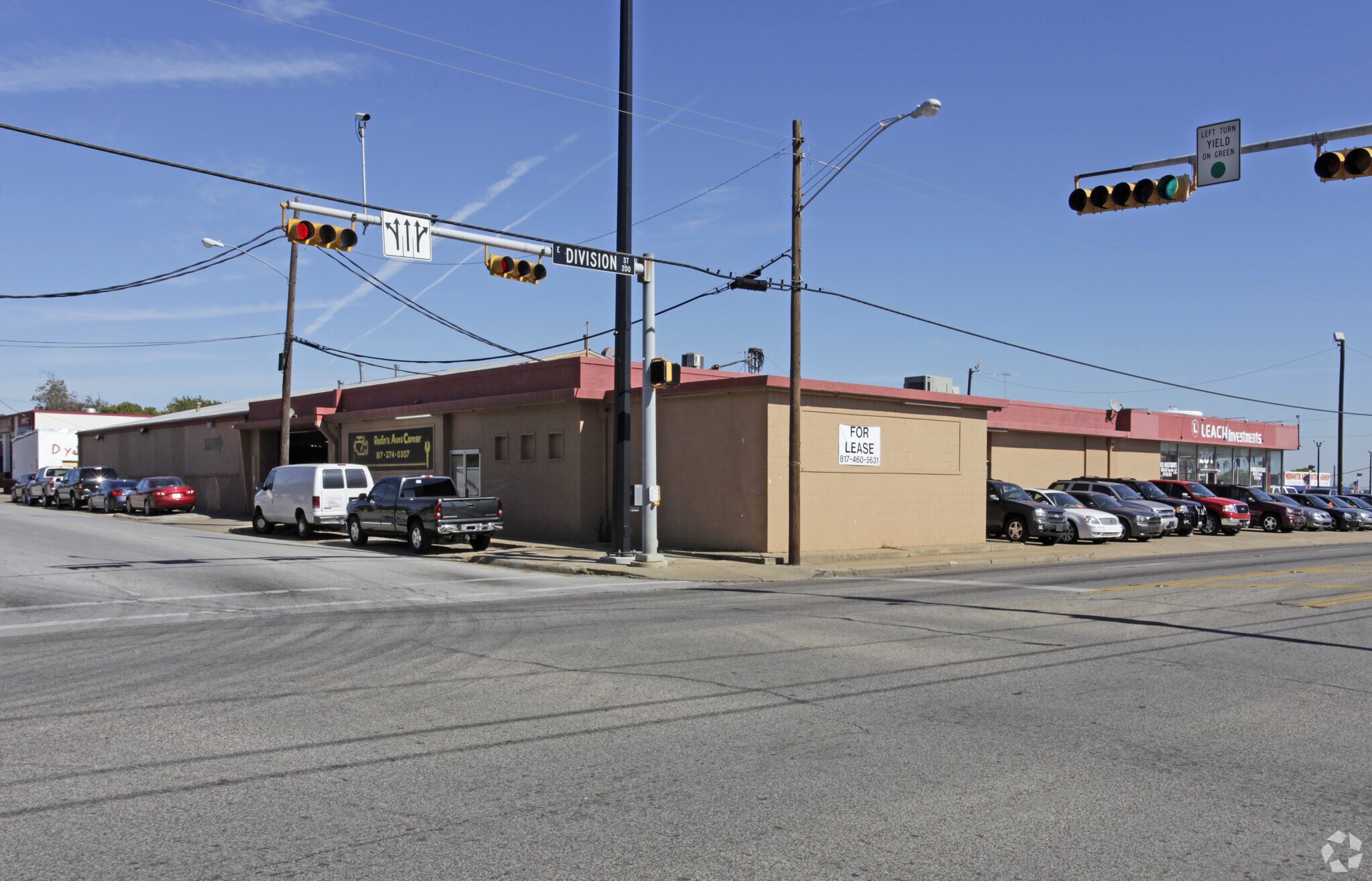 201 E Division St, Arlington, TX à vendre Photo principale- Image 1 de 10