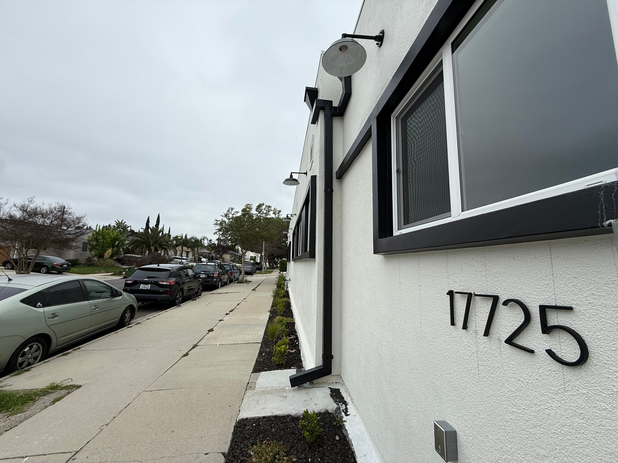 17725 Rhoda St, Encino, CA for lease Primary Photo- Image 1 of 13
