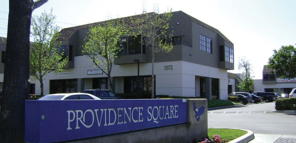 1572 N Batavia St, Orange, CA à vendre - Photo du bâtiment - Image 2 de 6