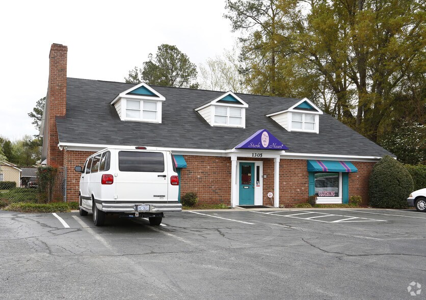 1305 Hope Mills Rd, Fayetteville, NC for sale - Primary Photo - Image 1 of 13
