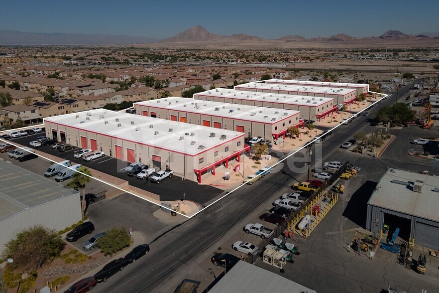 Desert Canyon Business Center portefeuille de 5 propriétés à vendre sur LoopNet.ca - Photo du bâtiment - Image 3 de 16