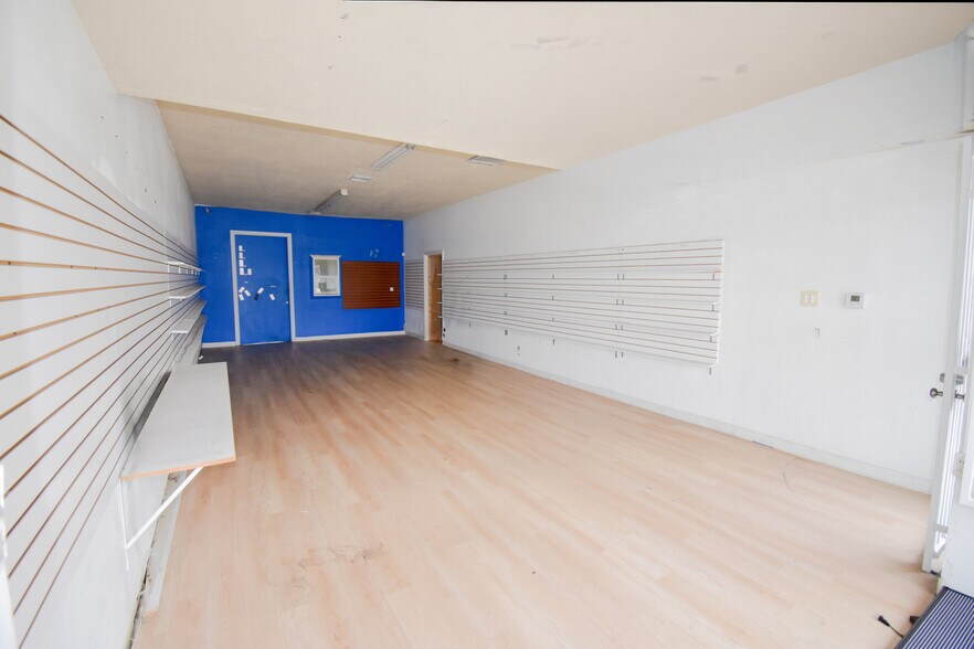 22750-22754 Ventura Blvd, Woodland Hills, CA à louer - Photo du bâtiment - Image 2 de 6