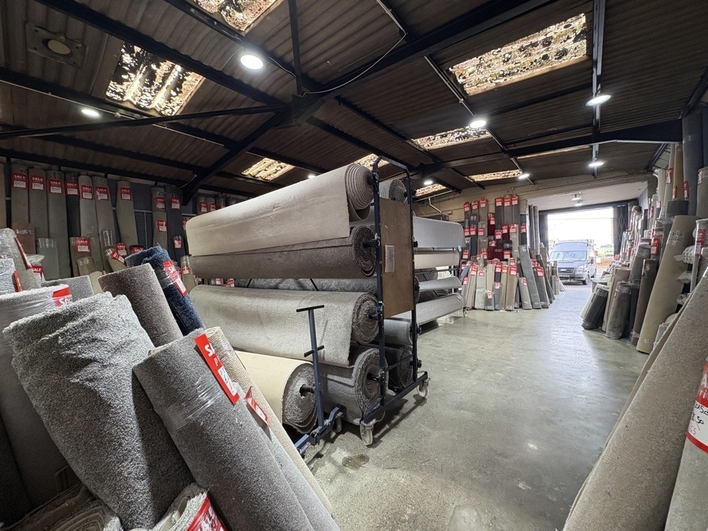 Shamblehurst Ln, Southampton for lease Interior Photo- Image 1 of 4