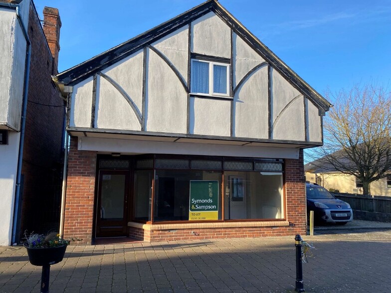 4 The Parade, Sturminster Newton for lease - Primary Photo - Image 1 of 4