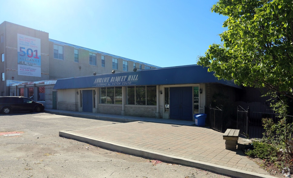 501 Alliance Ave, Toronto, ON for sale - Primary Photo - Image 1 of 1
