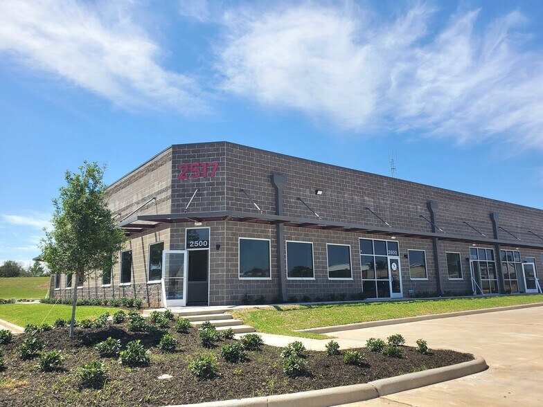 2517 N Frazier St, Conroe, TX à louer - Photo du bâtiment - Image 2 de 3
