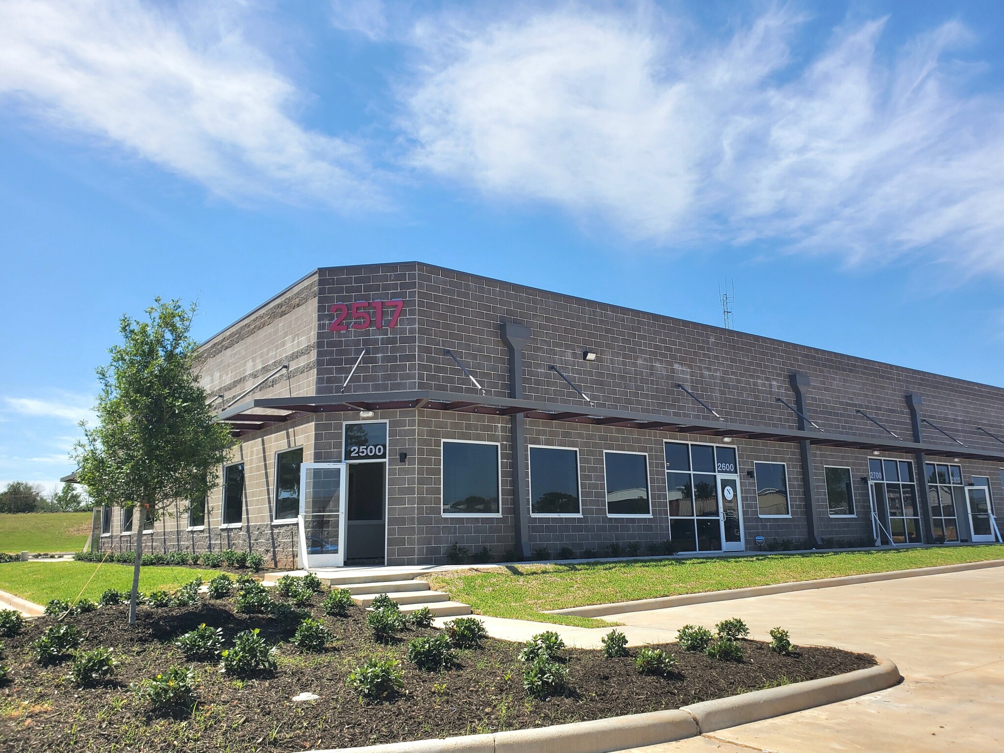 2517 N Frazier St, Conroe, TX for lease Building Photo- Image 1 of 4