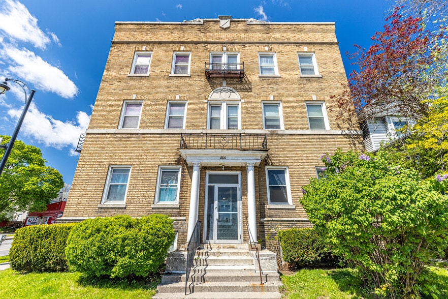 865 Lake Ave, Rochester, NY à vendre - Photo du bâtiment - Image 1 de 25