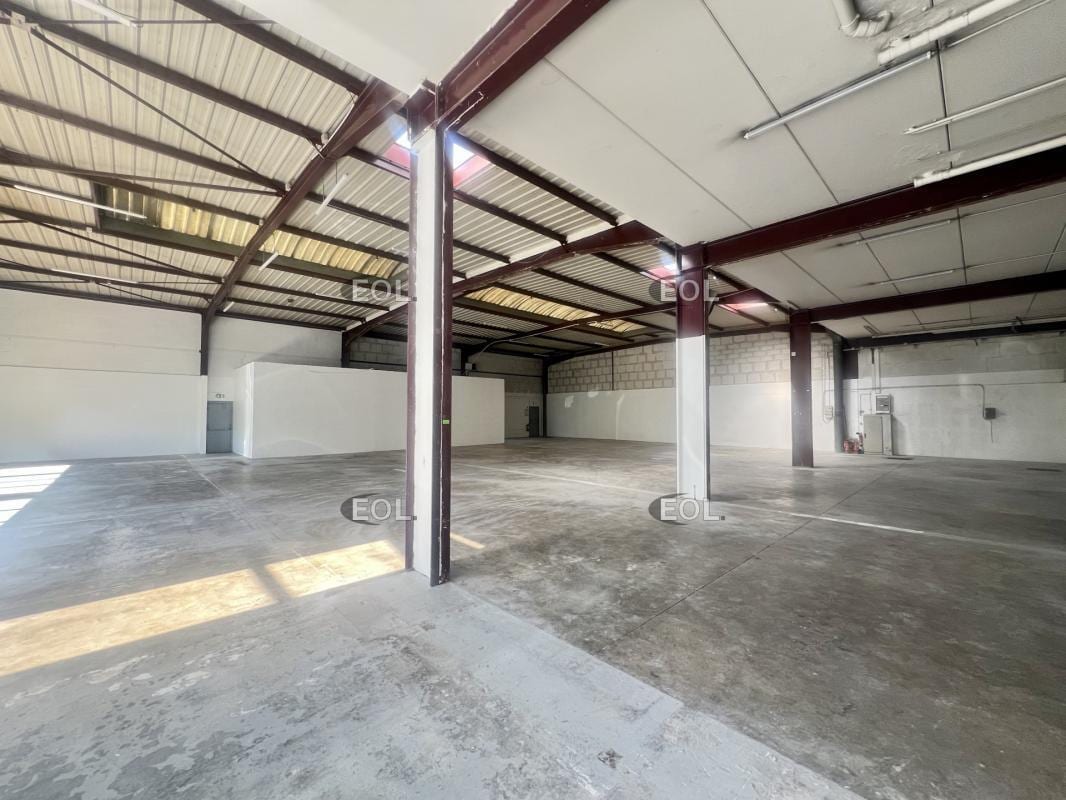 Flex in Le Blanc-Mesnil for lease Building Photo- Image 1 of 10