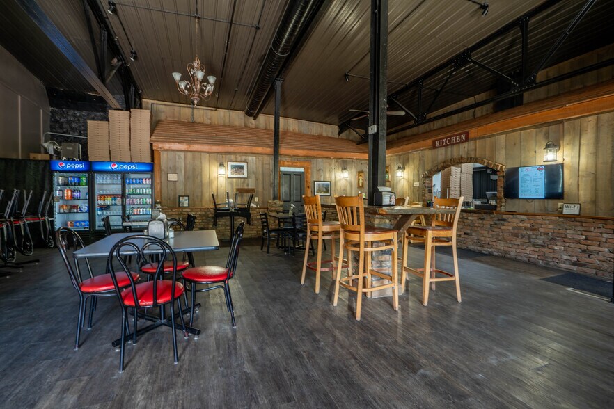 111 N Main St, Dolgeville, NY à vendre - Photo intérieure - Image 3 de 12