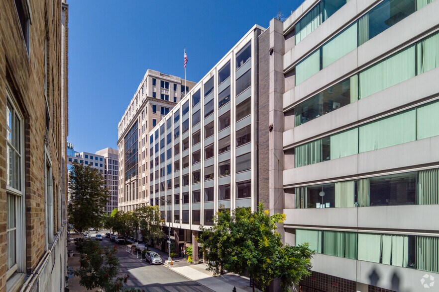 1725 Desales St NW, Washington, DC à louer - Photo du bâtiment - Image 2 de 6