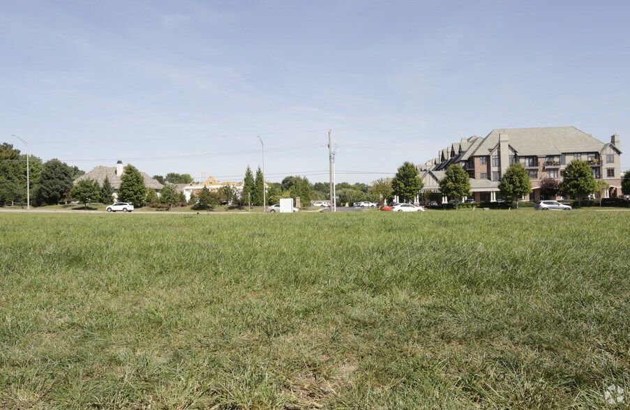 Mission Rd, Leawood, KS à louer - Photo du bâtiment - Image 2 de 2