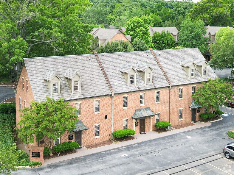 9724 Kingston Pike, Knoxville, TN à louer - Photo du bâtiment - Image 2 de 3