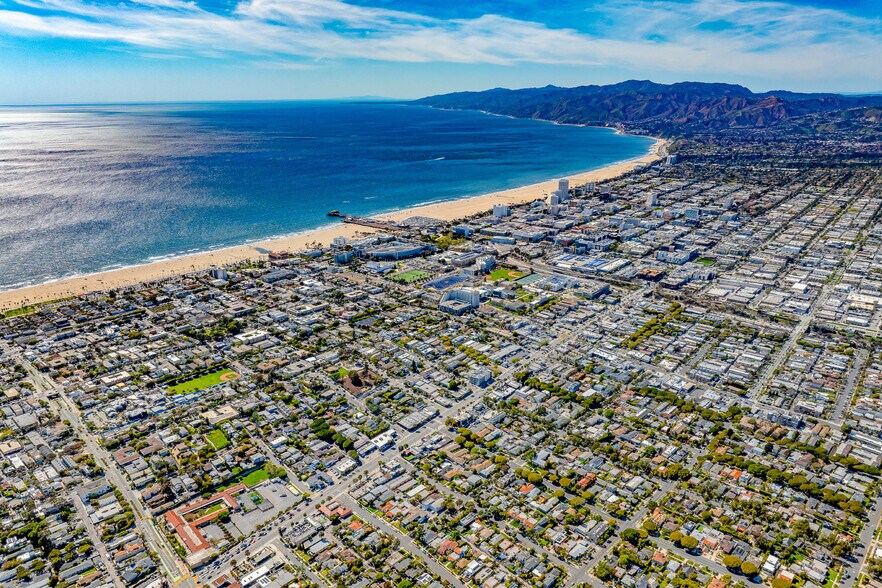 2307 Lincoln Blvd, Santa Monica, CA for sale - Building Photo - Image 2 of 10