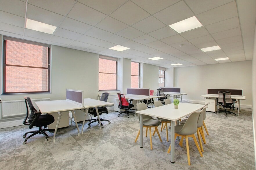 31-36 York Pl, Leeds for lease - Building Photo - Image 2 of 9