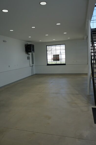 402 S Elmwood Ave, Medina, OH for sale - Building Photo - Image 3 of 18