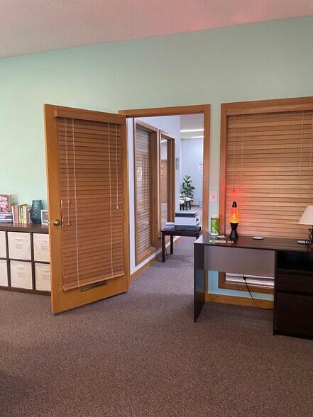 228-246 Waterfall Dr, Elkhart, IN à louer - Photo du bâtiment - Image 2 de 24