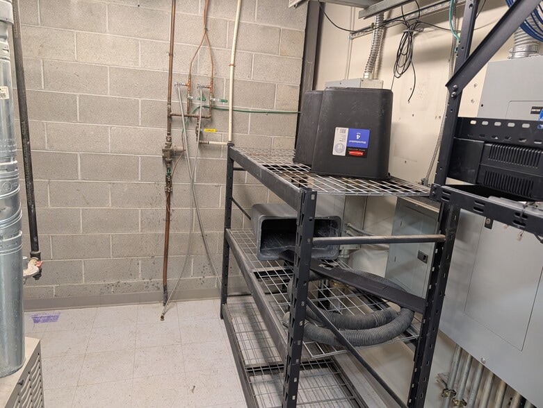 4694-4696 S 200 W, Salt Lake City, UT for lease - Building Photo - Image 3 of 30