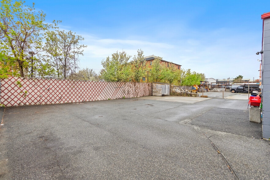 29 Linden St, Medford, MA for sale - Building Photo - Image 3 of 17