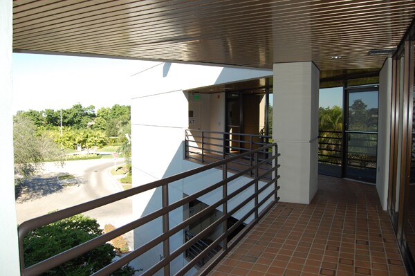 1040 Weston Rd, Weston, FL à louer - Photo du bâtiment - Image 2 de 32