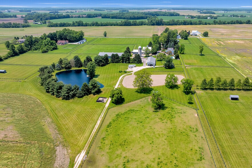 15228 Croton Rd, Centerburg, OH à vendre - Photo du bâtiment - Image 2 de 14