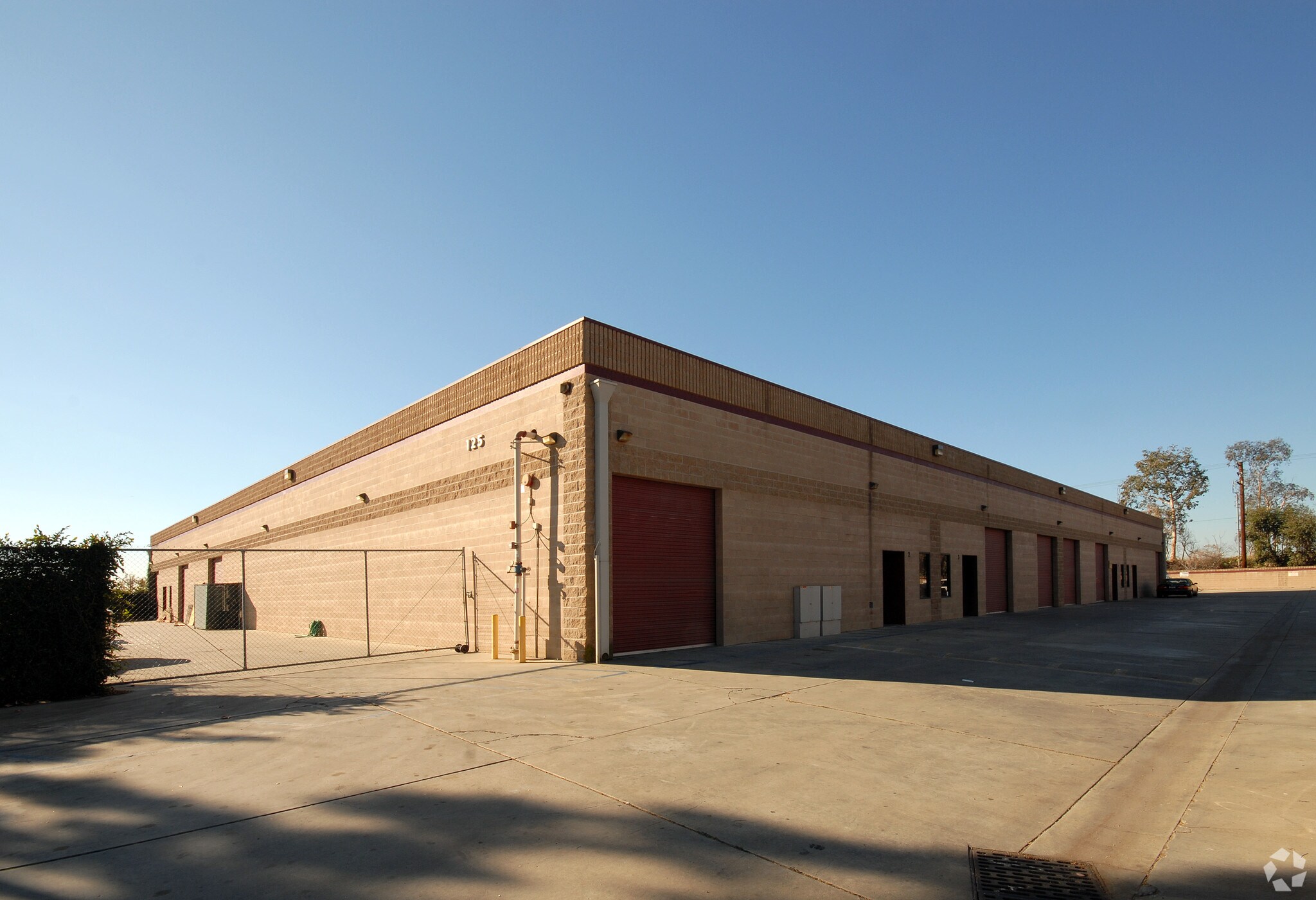 125 N Aspan Ave, Azusa, CA à vendre Photo principale- Image 1 de 1