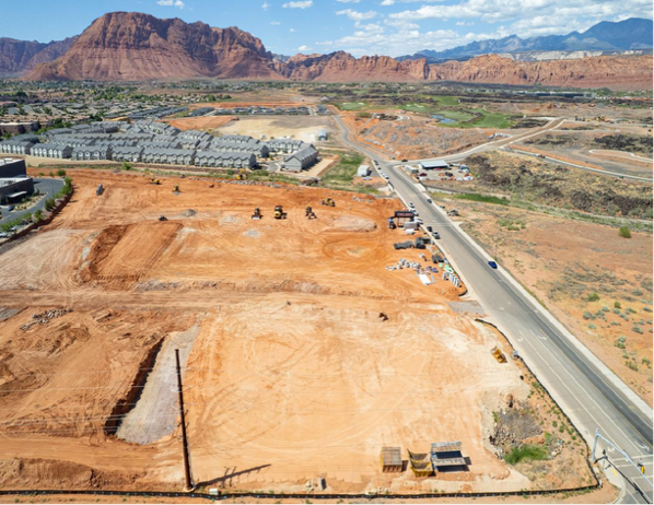 Pioneer Pkwy, Santa Clara, UT à vendre - Photo du bâtiment - Image 2 de 5