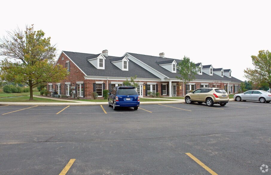 33 W Higgins Rd, South Barrington, IL à vendre - Photo du bâtiment - Image 2 de 3