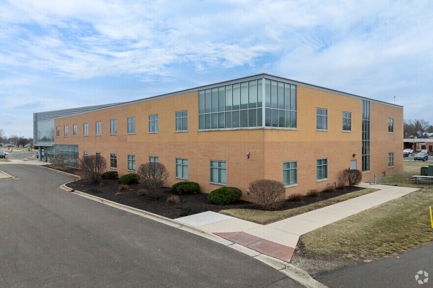 1310 Main St, Sandwich, IL à louer - Photo du bâtiment - Image 3 de 4
