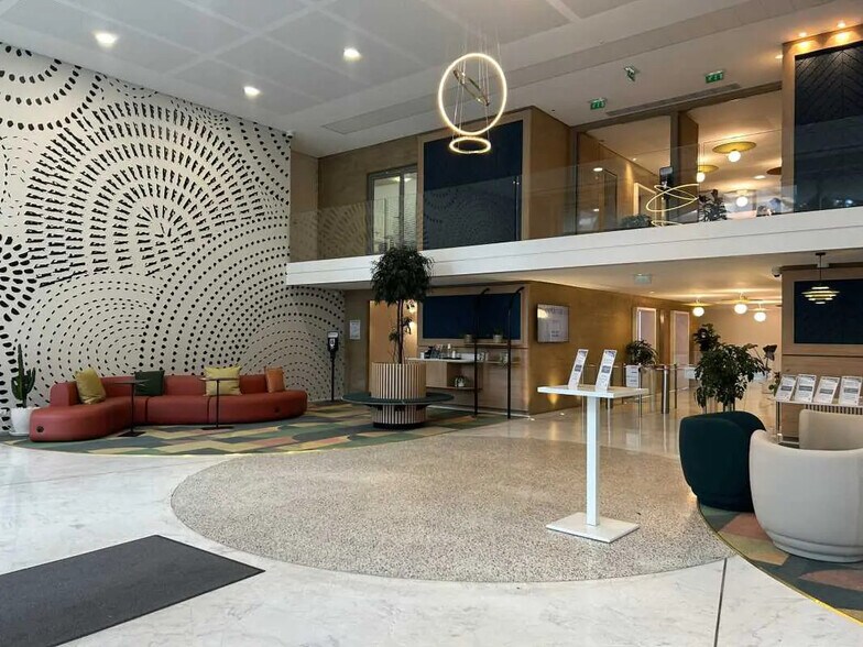 Bureau dans Ivry-sur-Seine à louer - Photo du bâtiment - Image 2 de 10