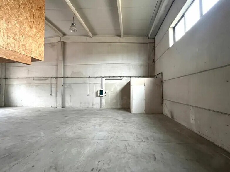 Industrial in Le Muy for lease - Interior Photo - Image 2 of 4