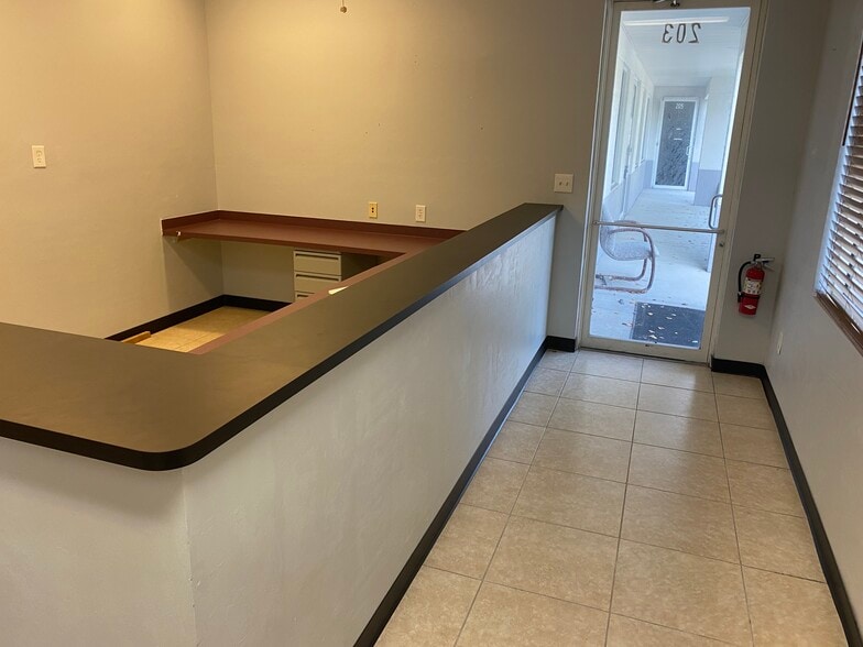 10801 Sunset Plaza Cir, Fort Myers, FL for lease - Building Photo - Image 3 of 16