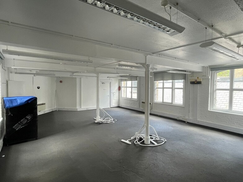 6 Flitcroft St, London for lease - Building Photo - Image 3 of 6