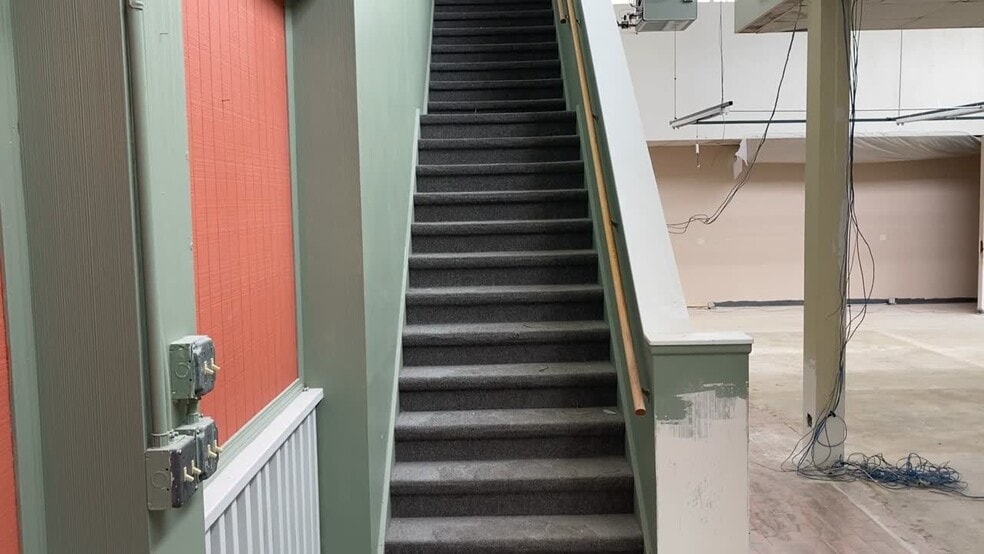 1225-1265 Hartrey Ave, Evanston, IL for lease - Commercial Listing Video - Image 3 of 23